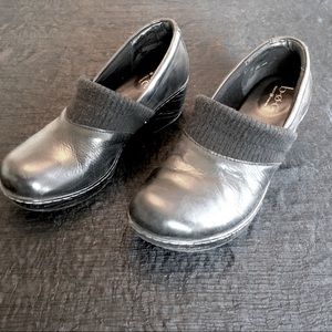 Heeled black Bøc clogs